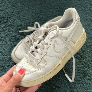 Nike White Sneakers Low-Top Minimalist Design